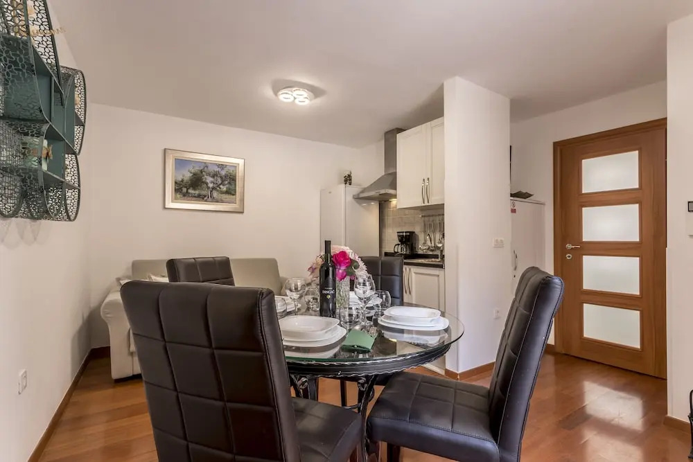 Apartments and Rooms Villa Erede