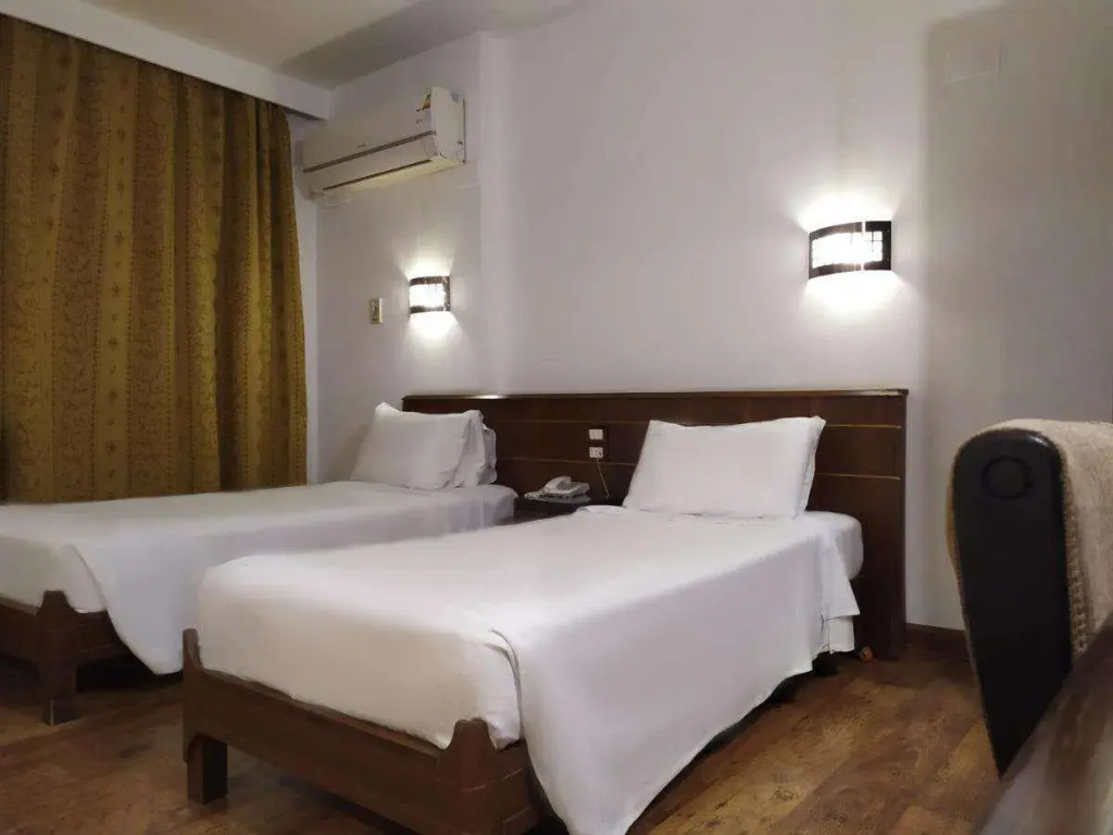 Pearl Hotel, Maadi