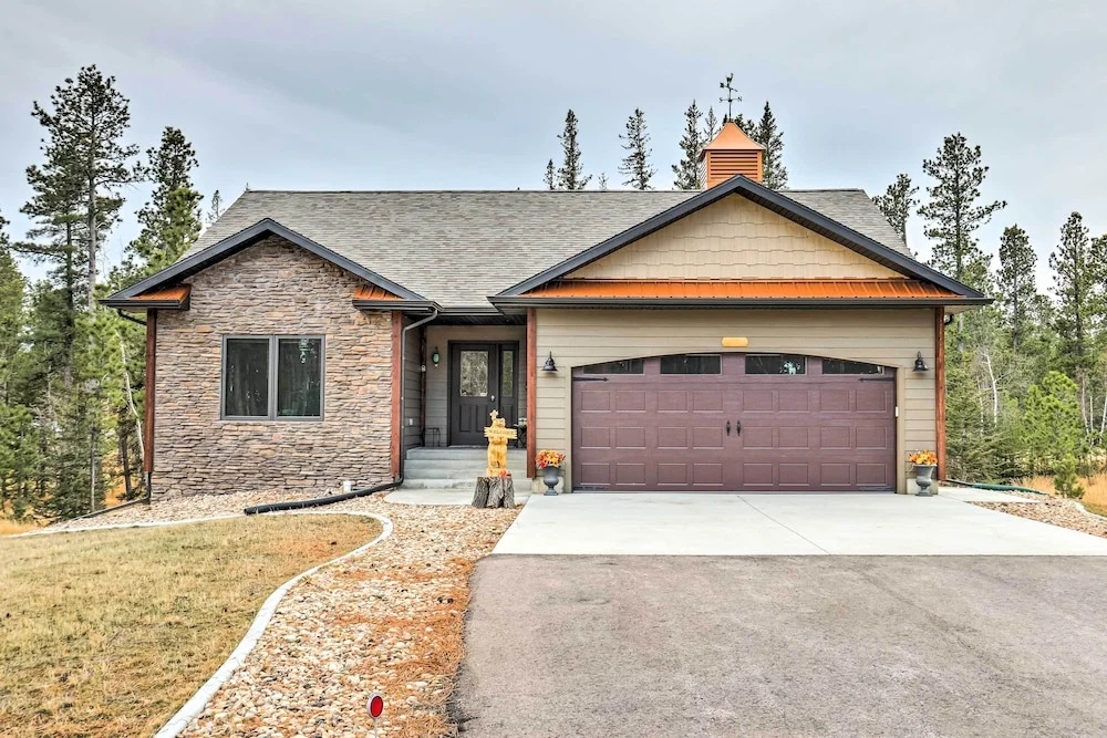 Black Hills Getaway w/ Deck - Near Hiking Trails!