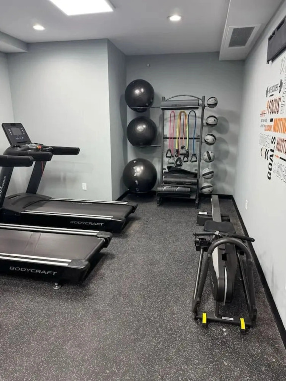 610 Large Studio Downtown With Pool Table