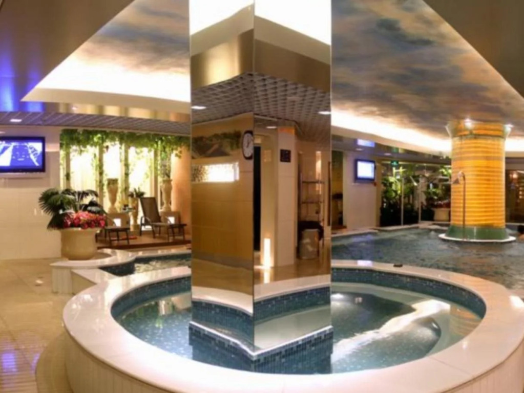 Shenzhen Kaili Hotel, Guomao Shopping Mall