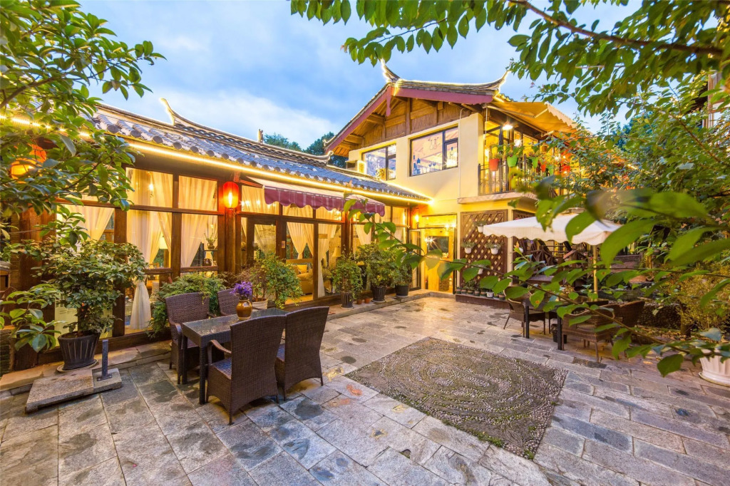 C'est La Vie Boutique Inn