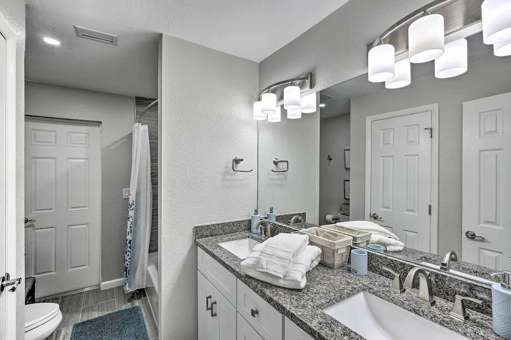 Canal-front Cape Coral Family Home: Pets Welcome