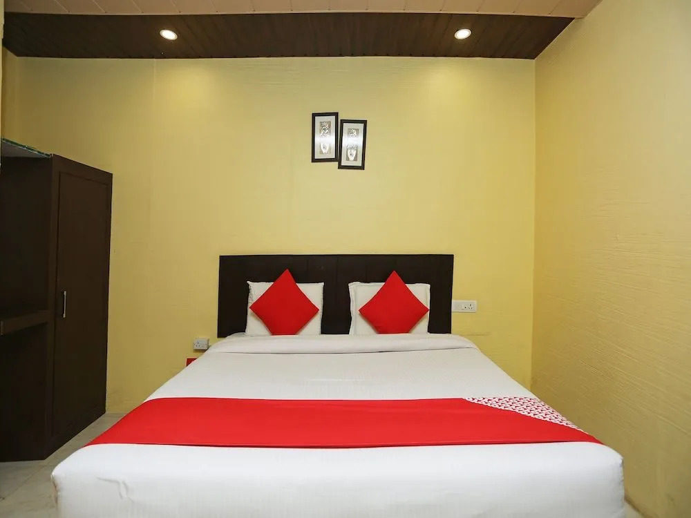 OYO 23694 Hotel Shikhar Palace
