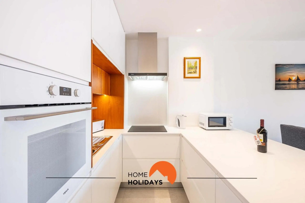 #081 Modern Flat Between New and Old Town with Pool