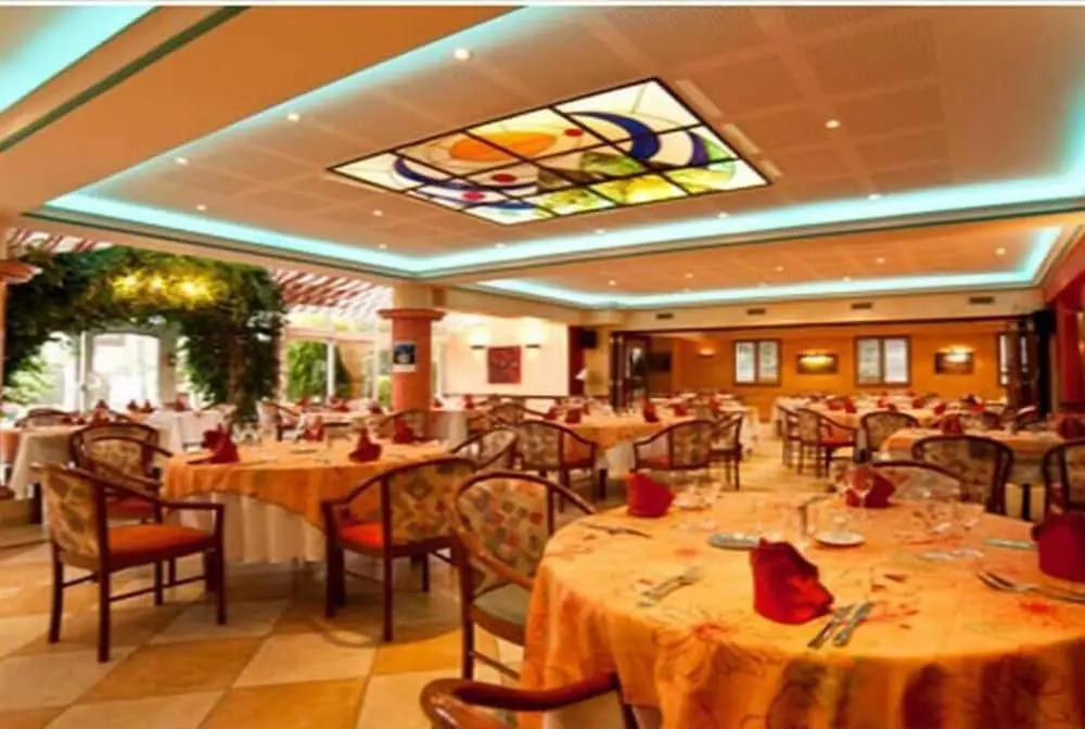 Logis Hotels - Hotel Restaurant l Enclos