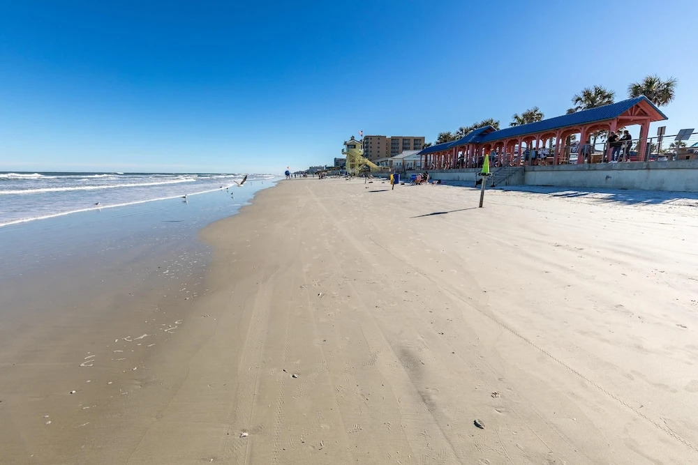 Colony Beach Club 223