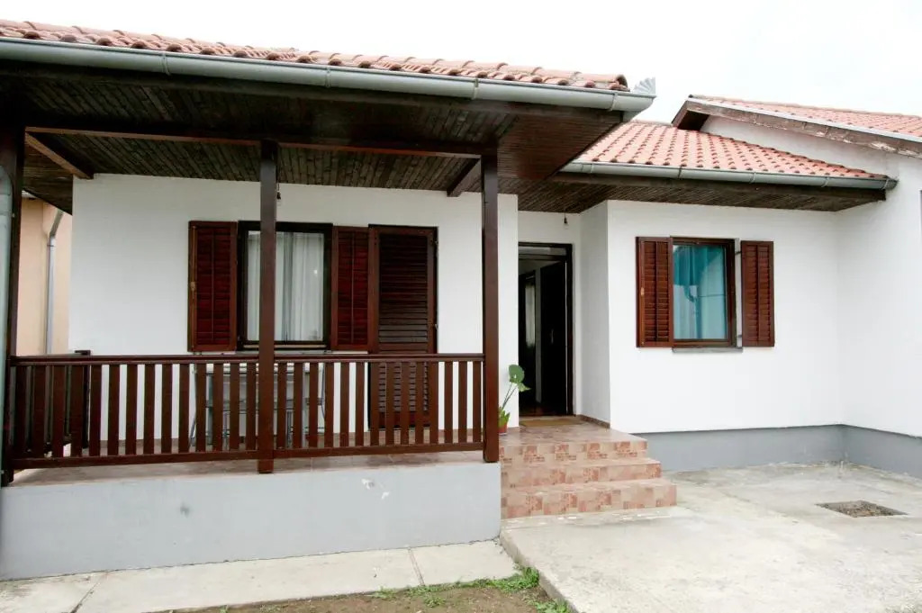 Apartment Ema