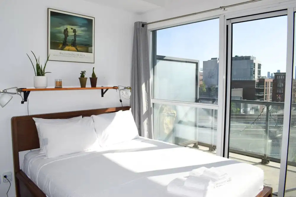 Modern Queen West 2 Bedroom and 2 Bathroom
