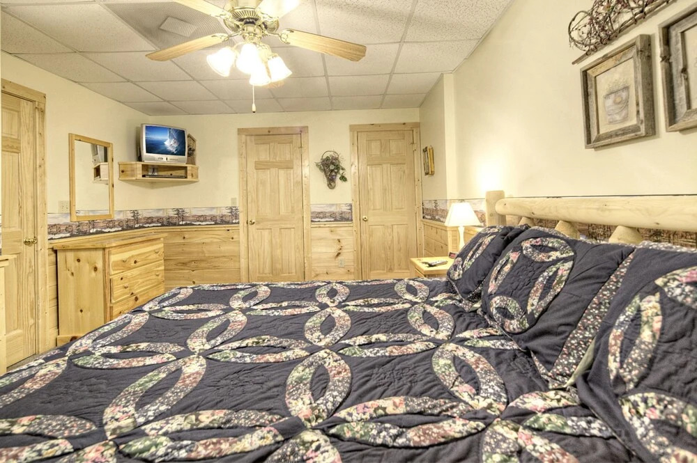 The Cozy Bear by Eagles Ridge Resort