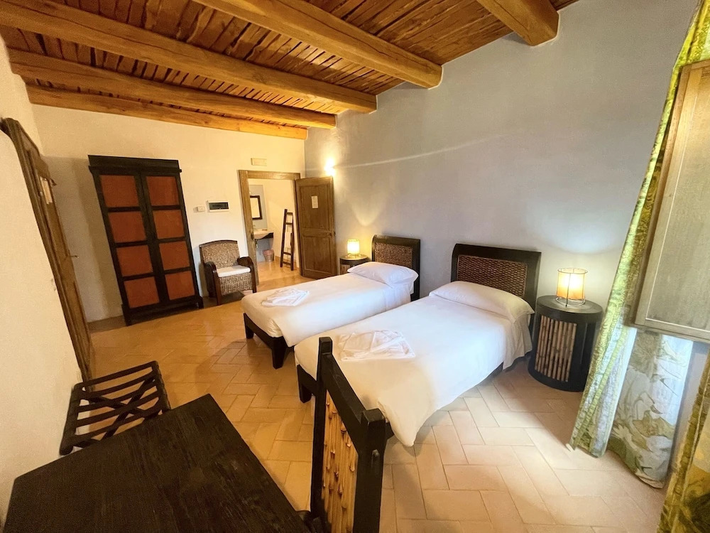 Spoleto Tranquilita sleeps 20 with Wifi Pool Yoga Studio Gardens and Views