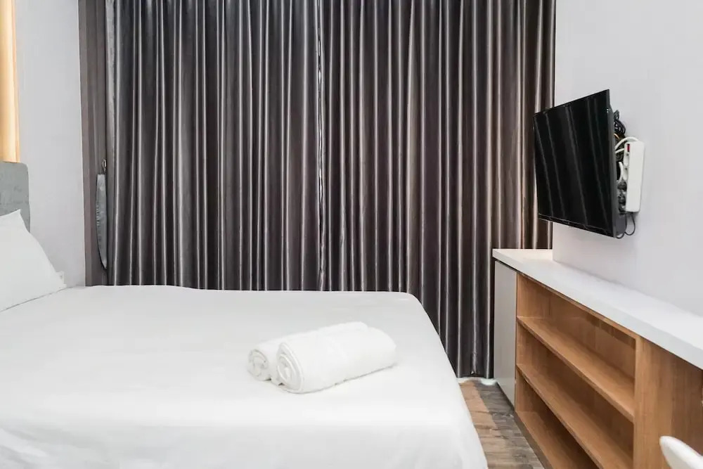 Clean and Tidy Studio Room at Tree Park Apartment