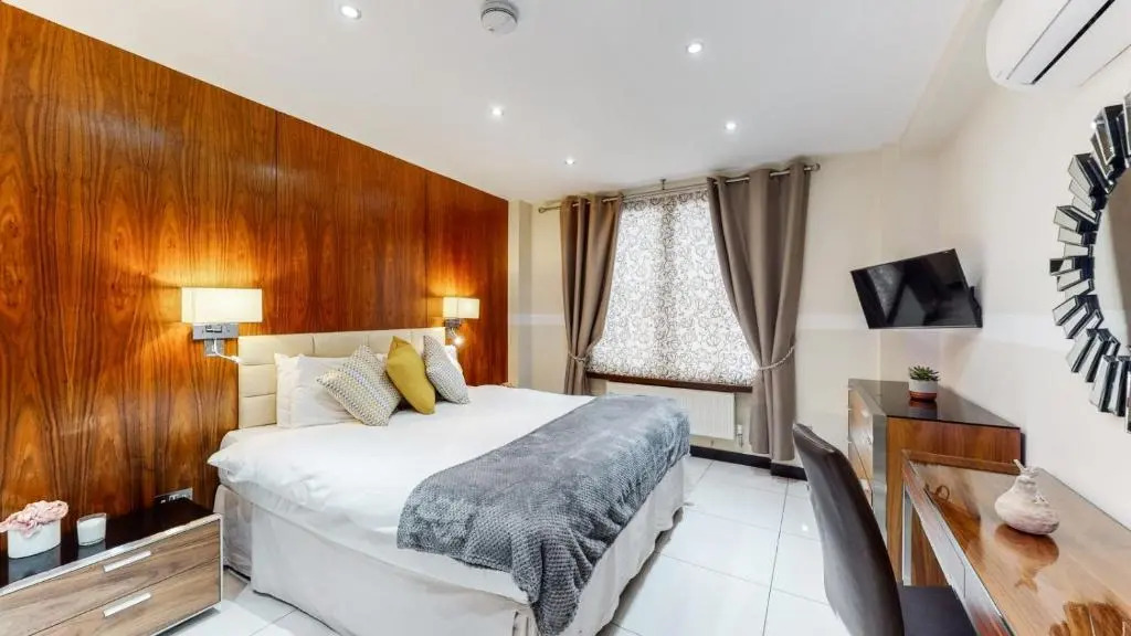 Bryanston Apartments