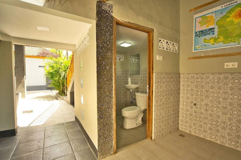 Ladiva Shore Hotel