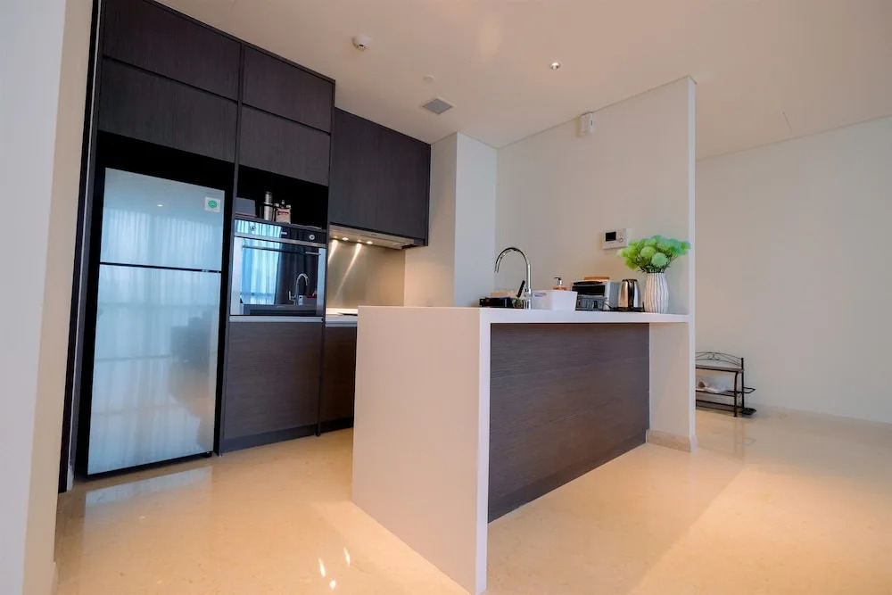Classy 2BR Casa Domaine Apartment with Maid Room By Travelio