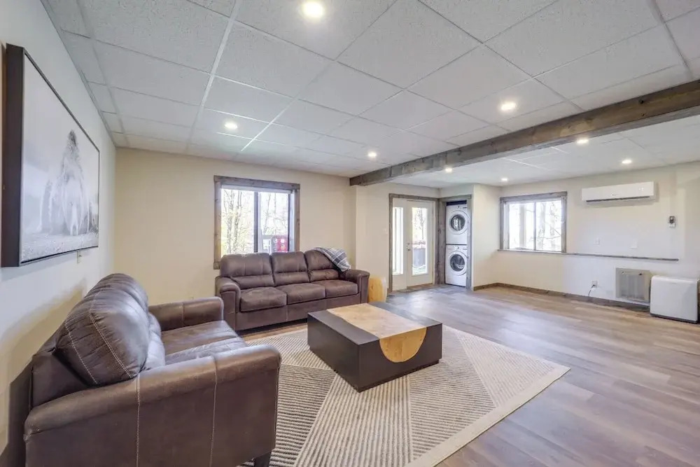 2 Mi to Beech Mtn Resort: Family Home w/ Hot Tub!