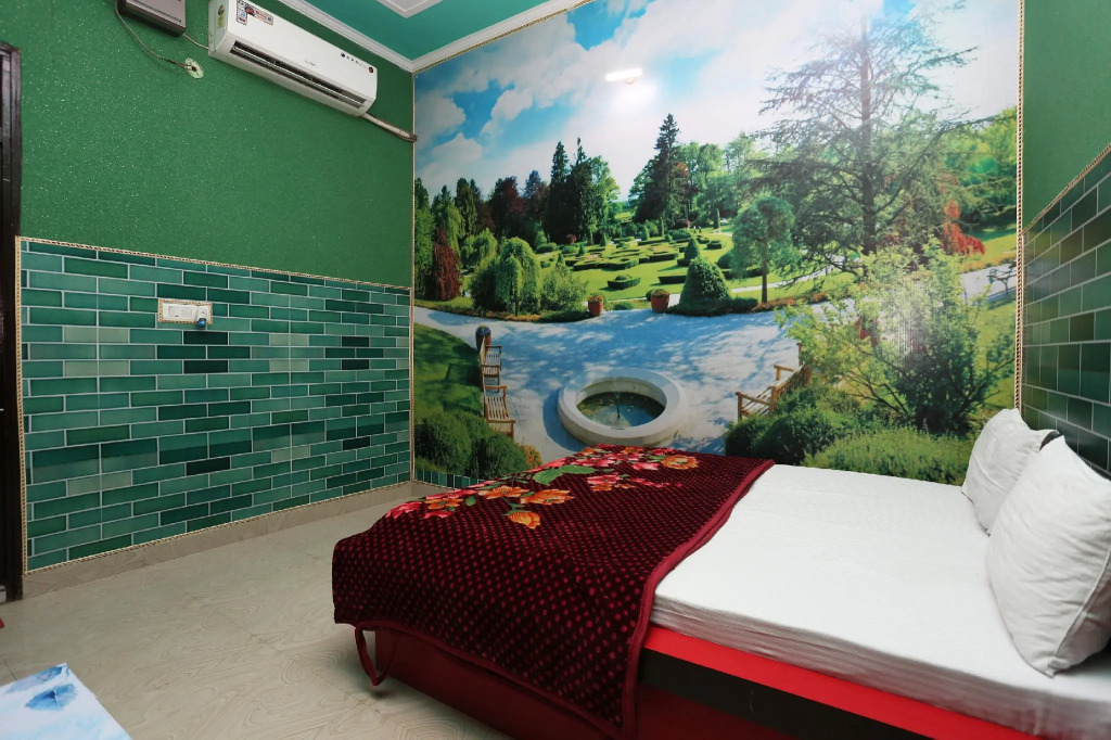 Hotel 999 by OYO Rooms