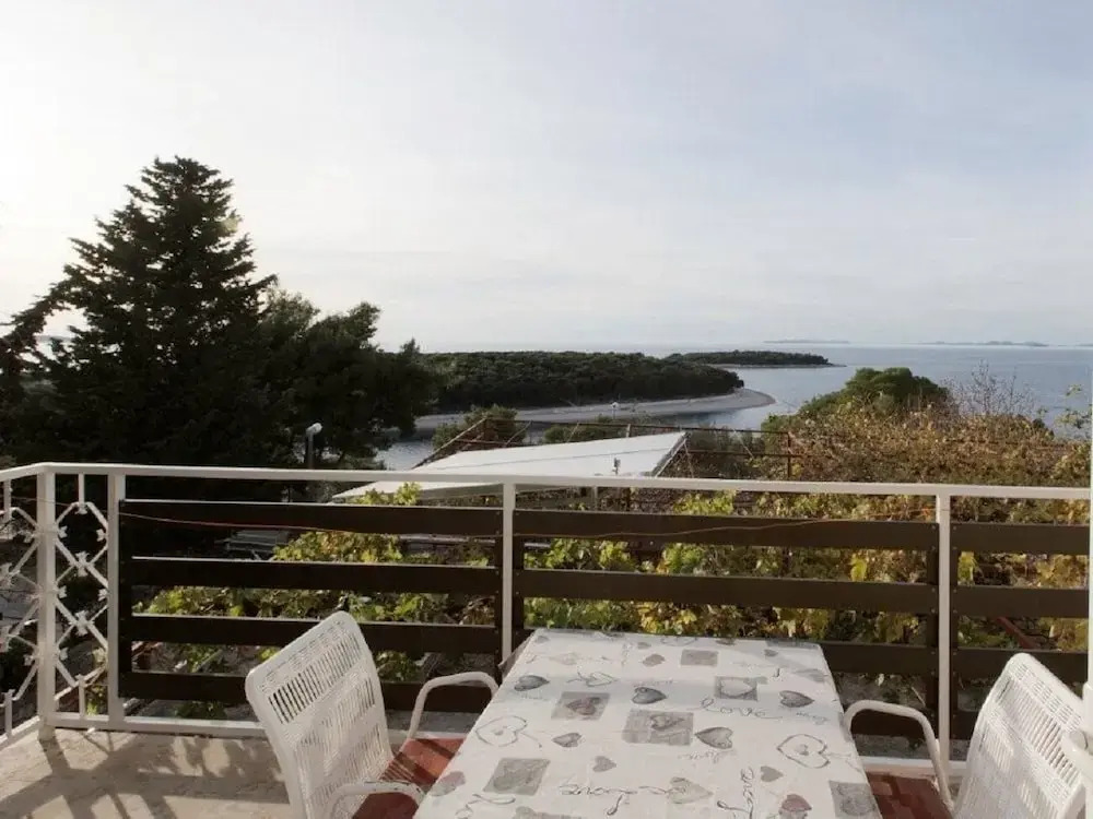 Apartments and Rooms Mirja