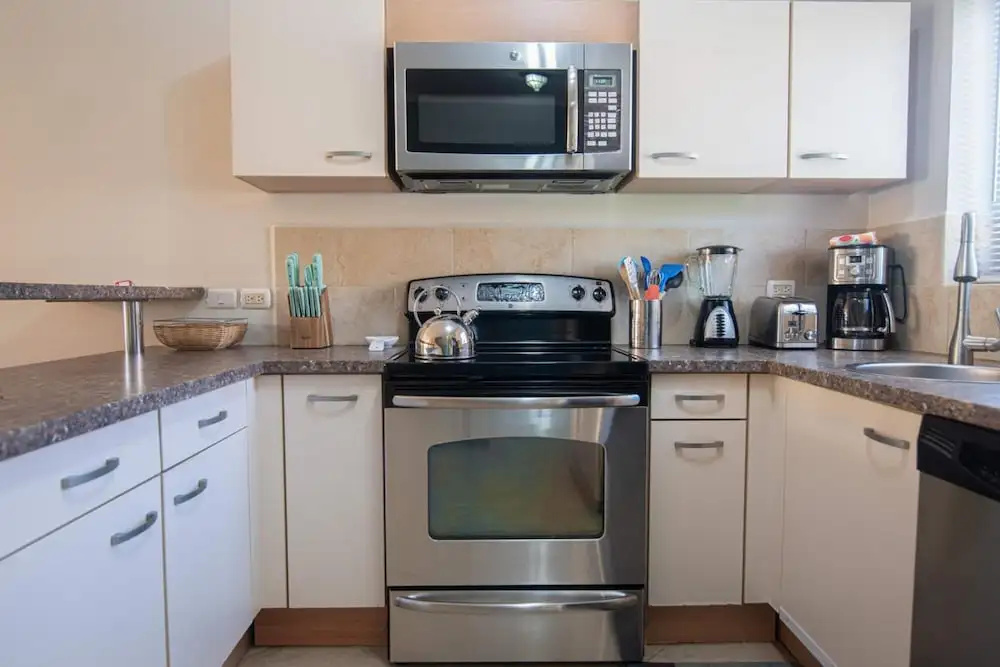 2BR 3BA GYM Pools 24 7 Security Restaurant
