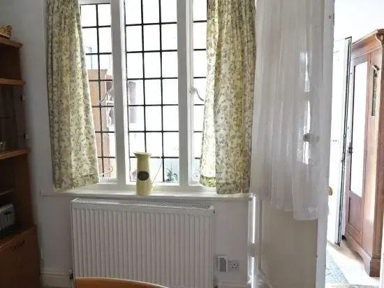 Lovely 1 Bedroom Apartment with Free Parking