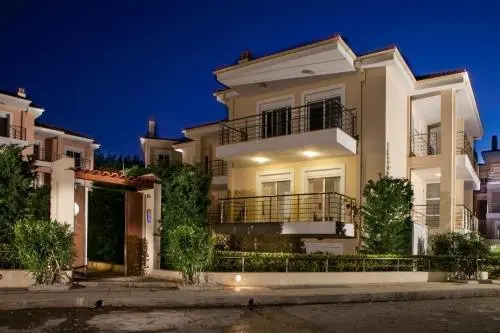 Aparthotel 5 Stars Karavomylos