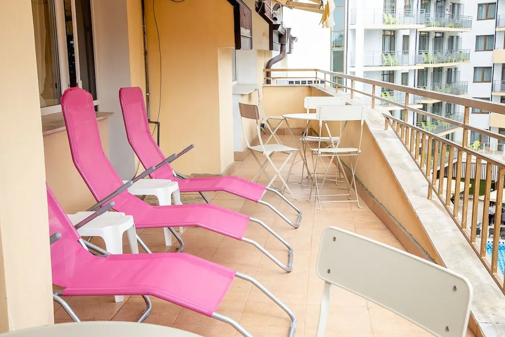 FM Premium 1-BDR Apartment with Parking - Azure Joy