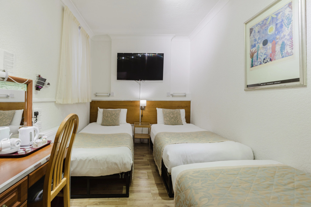 Falcon Hotel