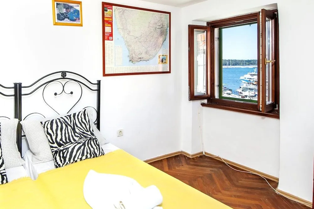 Carera Seaview Apartments