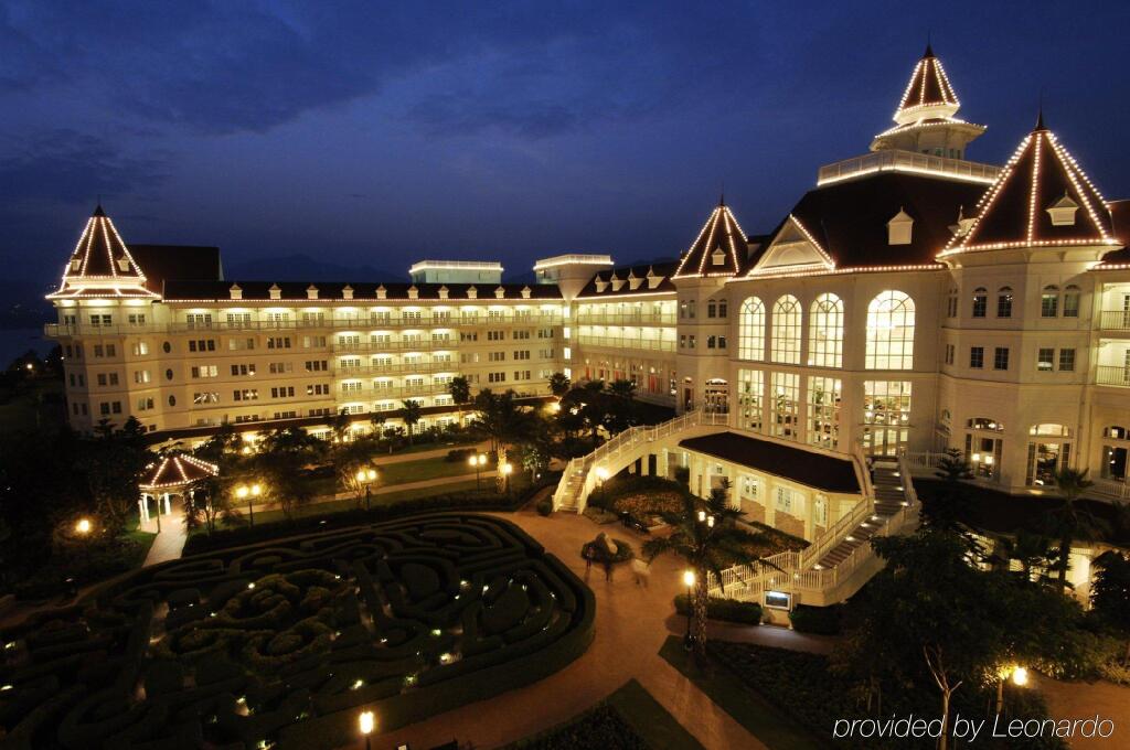 Hong Kong Disneyland Hotel In Hong Kong Hotel Prices Rooms Photos Reviews Contacts Simpletravelsearch Com