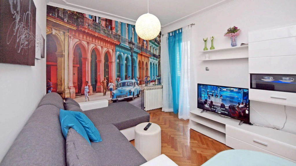 Apartment Violet