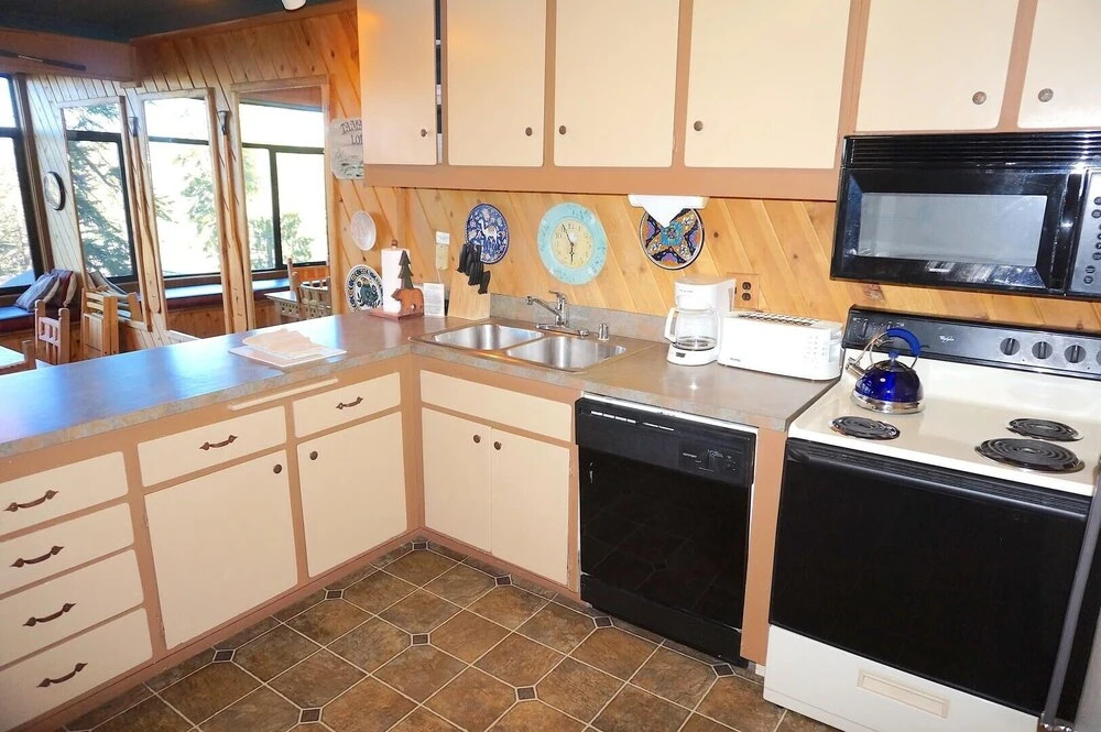 542 2 Bedroom Condo