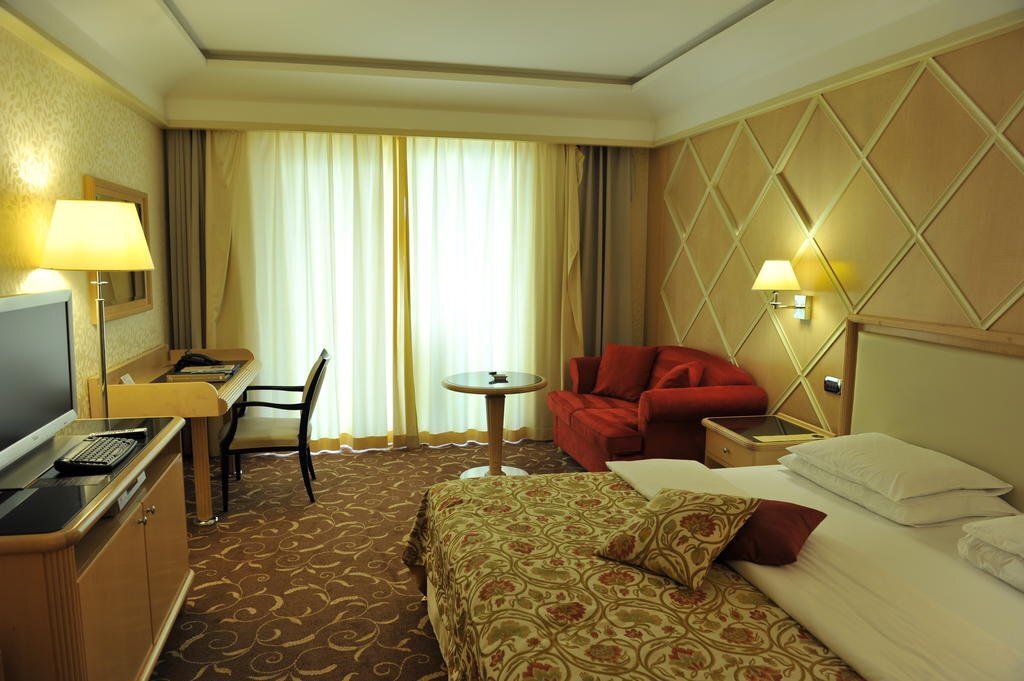 Splendid conference spa resort. Splendid Conference Spa Resort 5 Черногория. Сплендид Черногория Будва. Splendid Hotel Черногория. Splendid Conference & Spa Beach Resort Becici 5*.