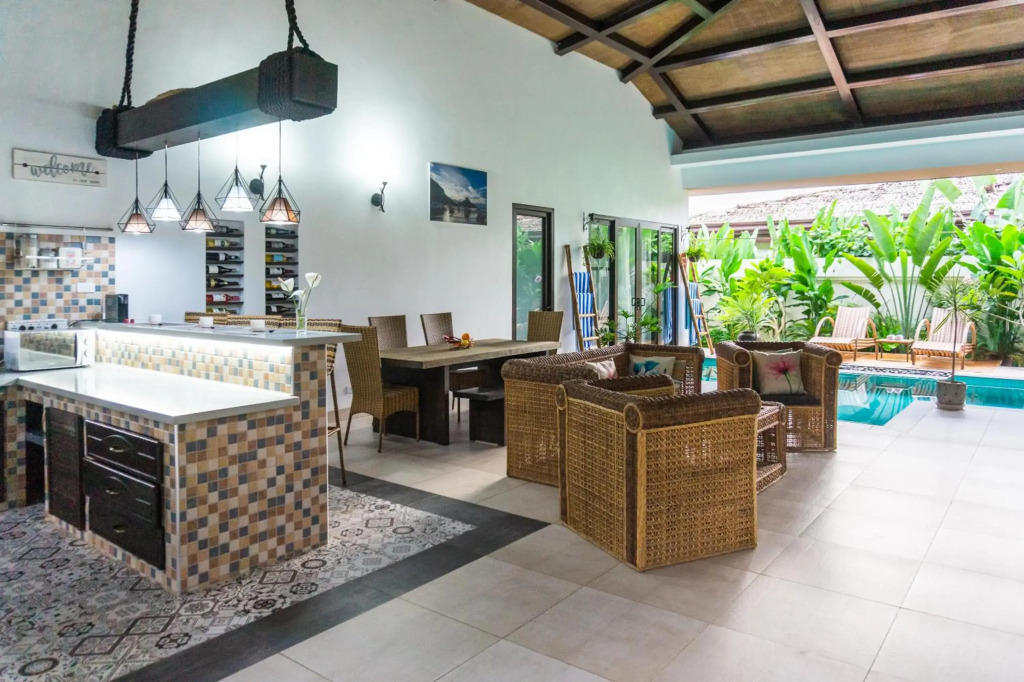 LUXURY PRIVATE VILLAS 400m2 WITH POOL NEAR LIO BEACH