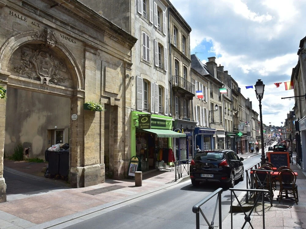 Comfy Apartment in Bayeux. Communal Terrace/livingroom and Kitchen