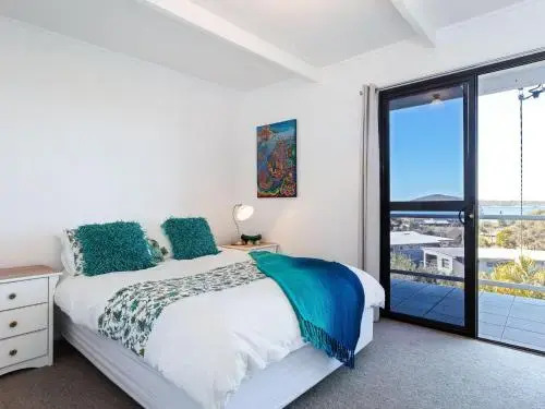 Whale Tales' 78 Lentara Street - Fantastic Water Views Over Fingal Beach