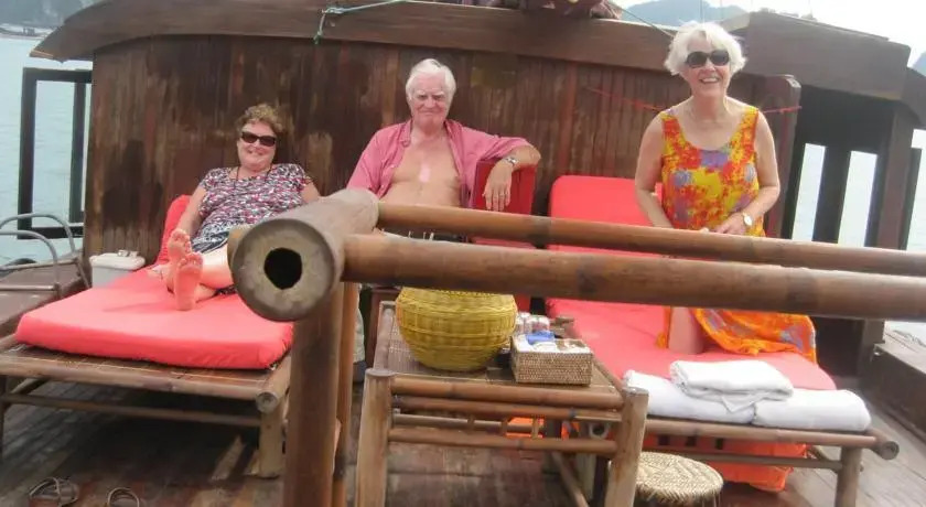 Cat Ba Cruise