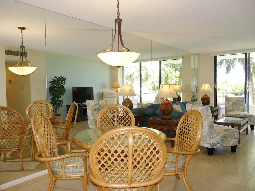 South Seas Tower 3-210