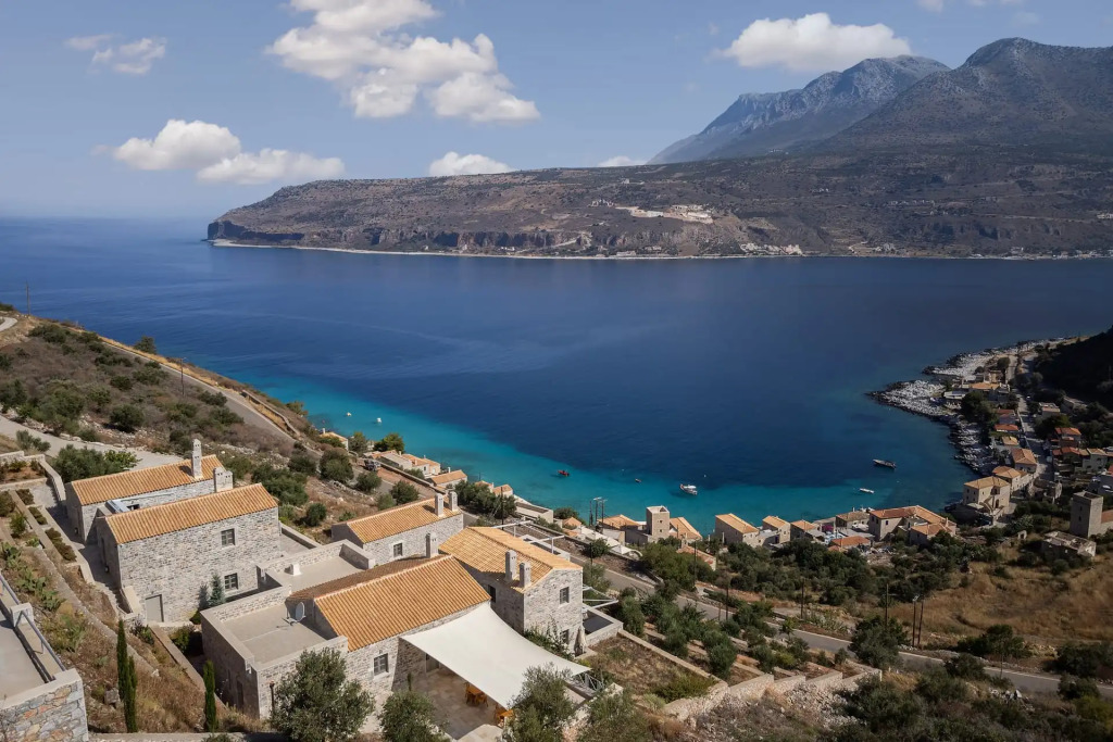 Trapela Limeni Luxury Suites