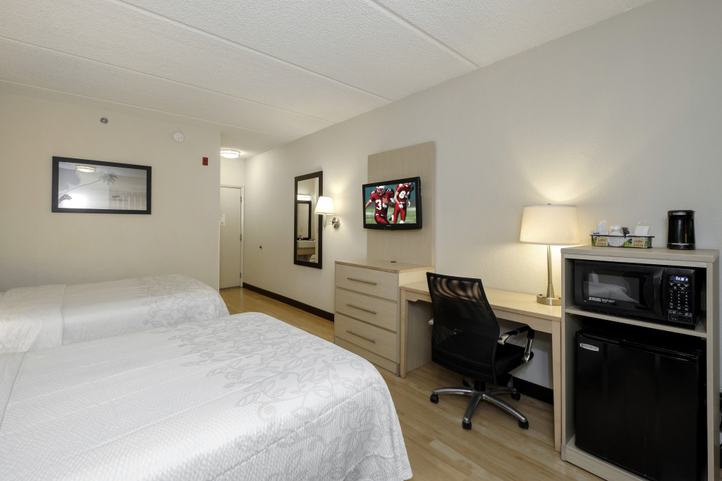Red Roof Inn PLUS + Gainesville