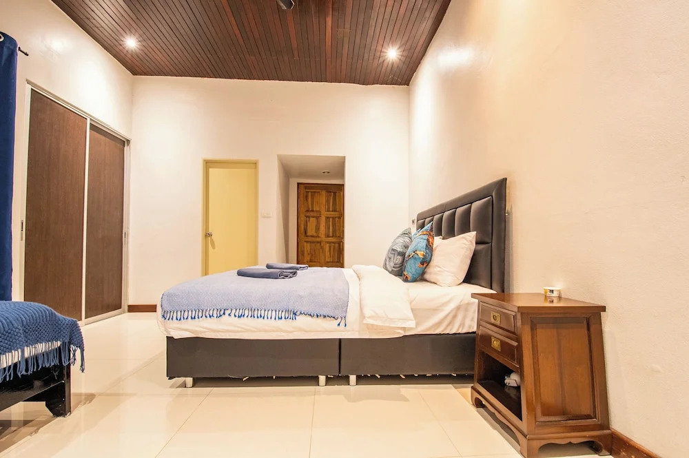 Seaside Villa 3 Pools, 2 mins walk to beach