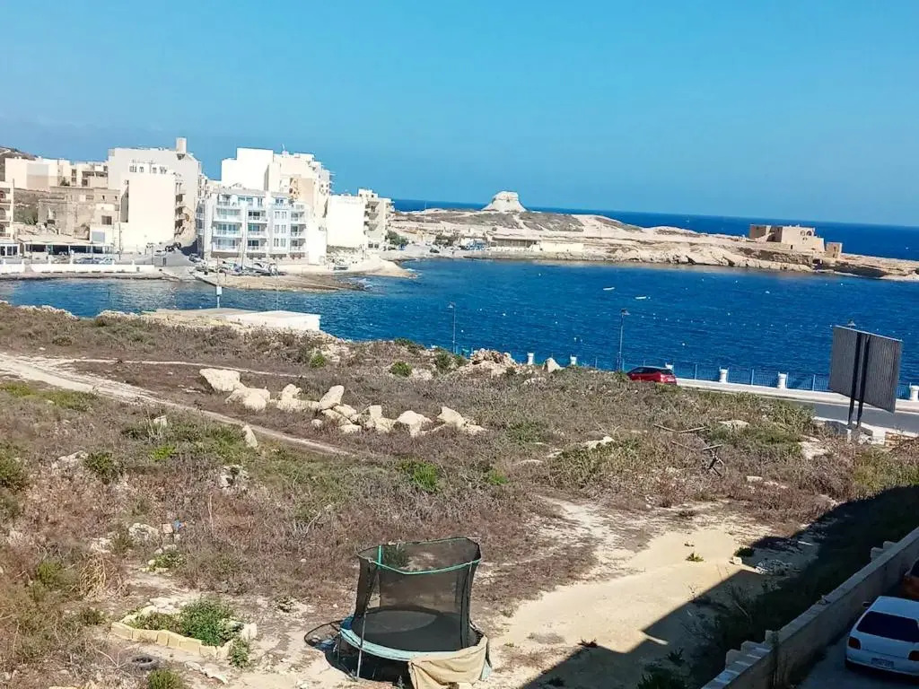 2 bedrooms appartement with sea view terrace and wifi at Iz Zebbug