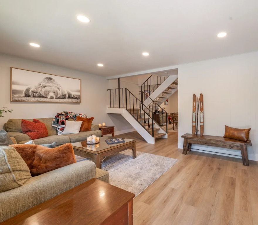 Tahoe City Condo for 8 Slopes Beach Town by Sierra Getaways