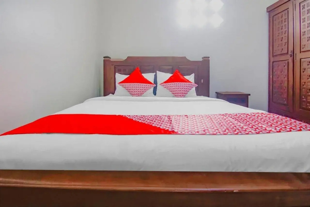OYO 90094 Gayatri Residence