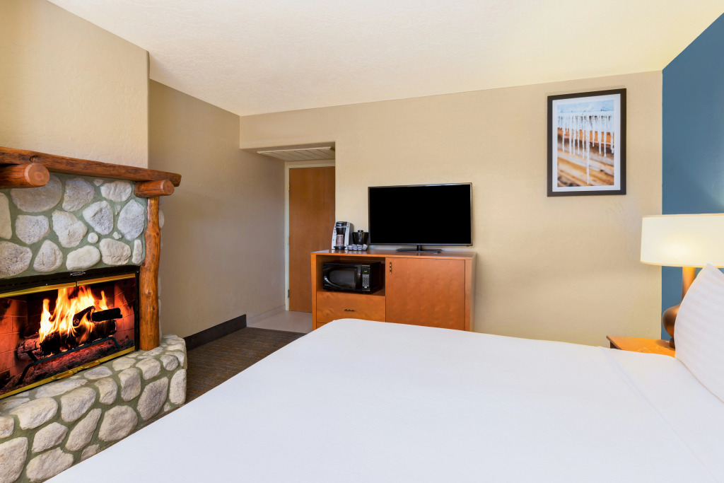 Holiday Inn Resort The Lodge at Big Bear Lake by IHG
