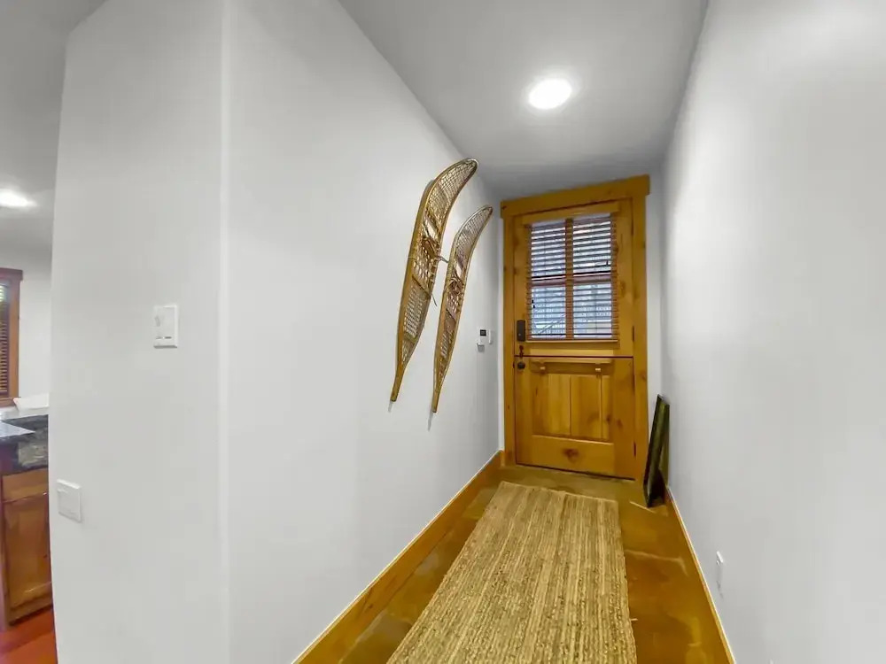 502 Woodside Gold Coast! 6 Bedroom Home by RedAwning