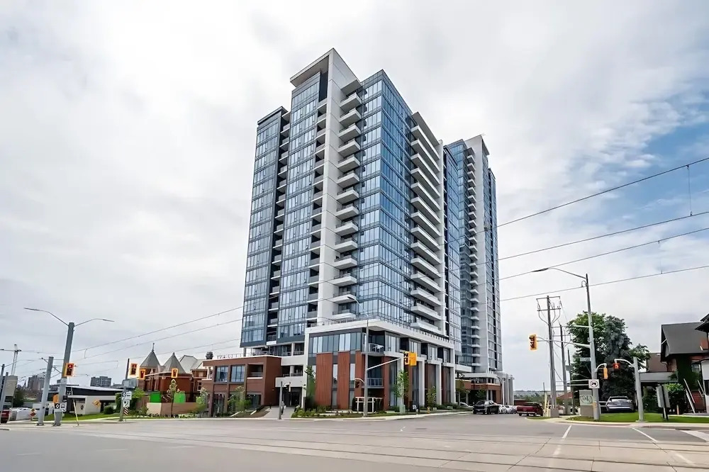 High Rise 1BR Building With Gorgeous Views