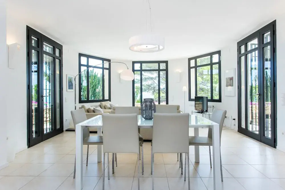 TarracoHomes, Villa with Botanic Garden and Private Pool facing the Beach