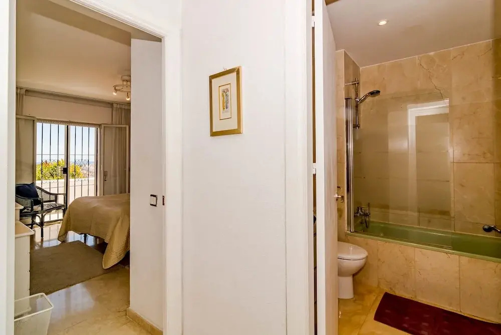 MA1 Marvelous 2 bedroom apt close to everything Roomservice