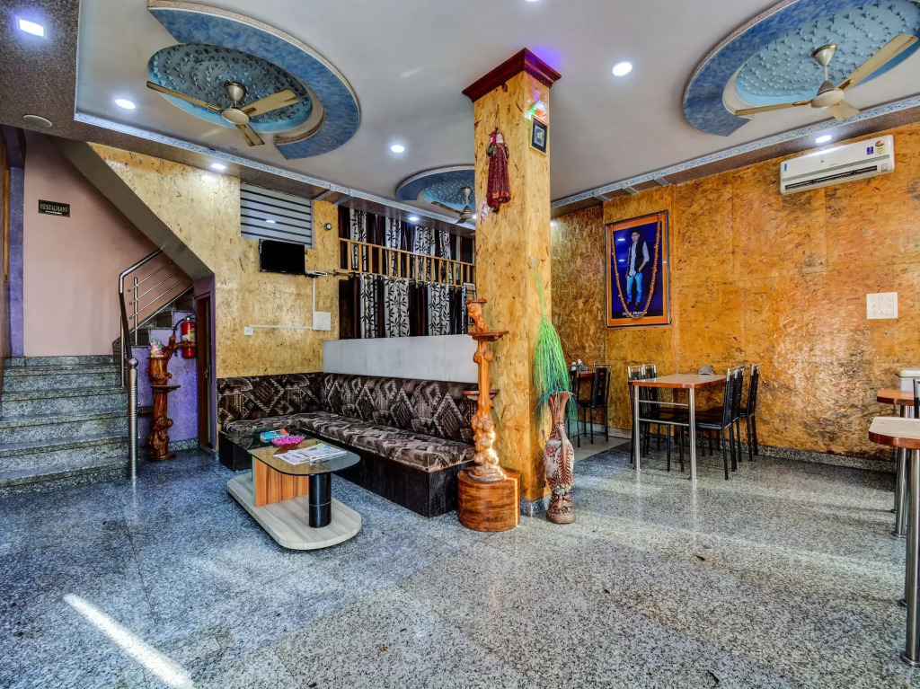 OYO 17250 Hotel Ganesham