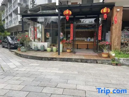 Qingli River Mountain Hotel (Yangshuo Xianggongshan Branch)